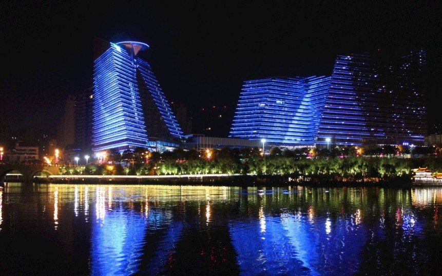 3.jpg 夜景照明為城市披上多彩外衣