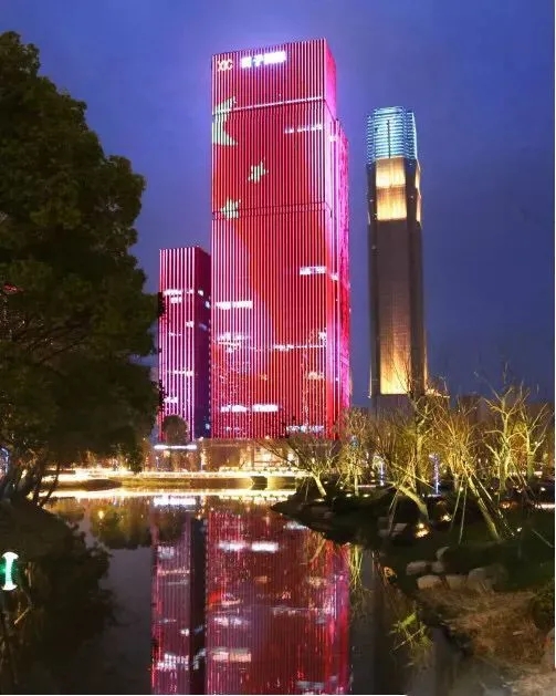 43.jpg 超高層建筑亮化工程的準(zhǔn)備工作要做哪些?